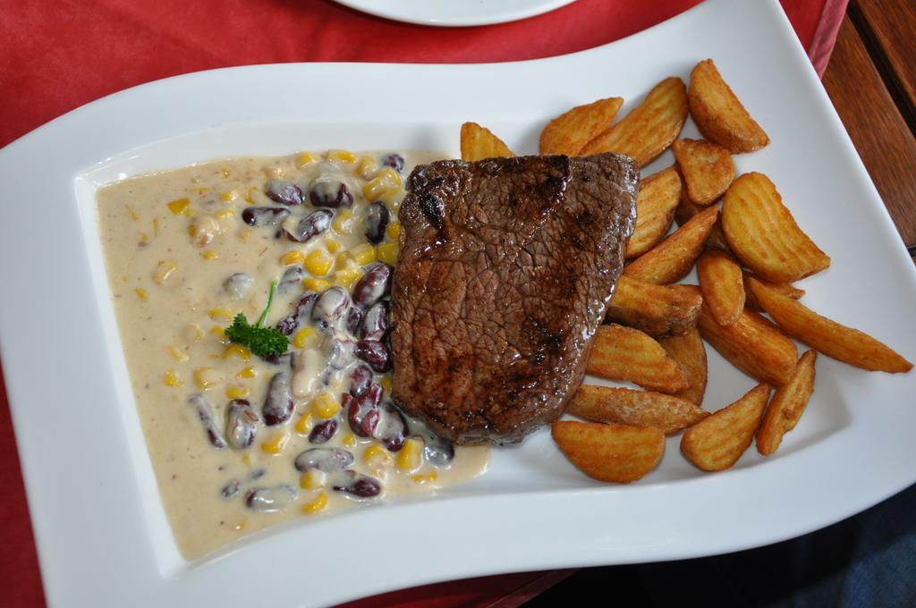 Steakhouse & Pension Crazy Horse ซูล ภายนอก รูปภาพ