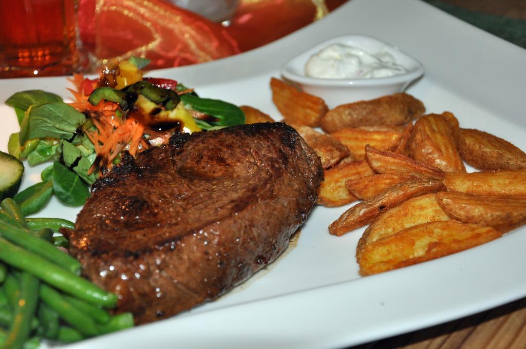 Steakhouse & Pension Crazy Horse ซูล ภายนอก รูปภาพ